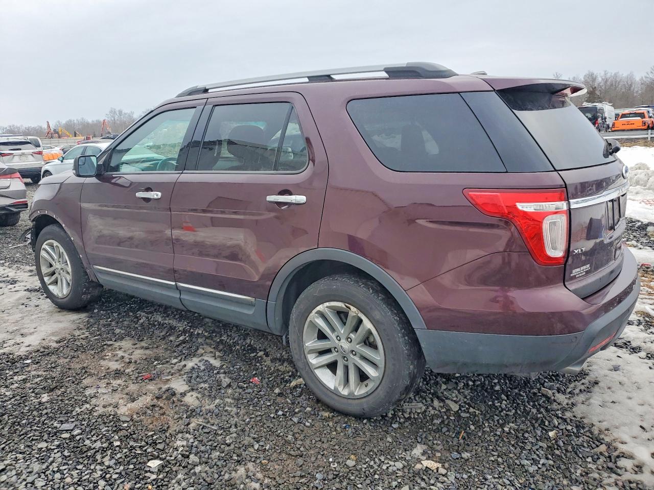 2011 FORD EXPLORER XLT photo 3
