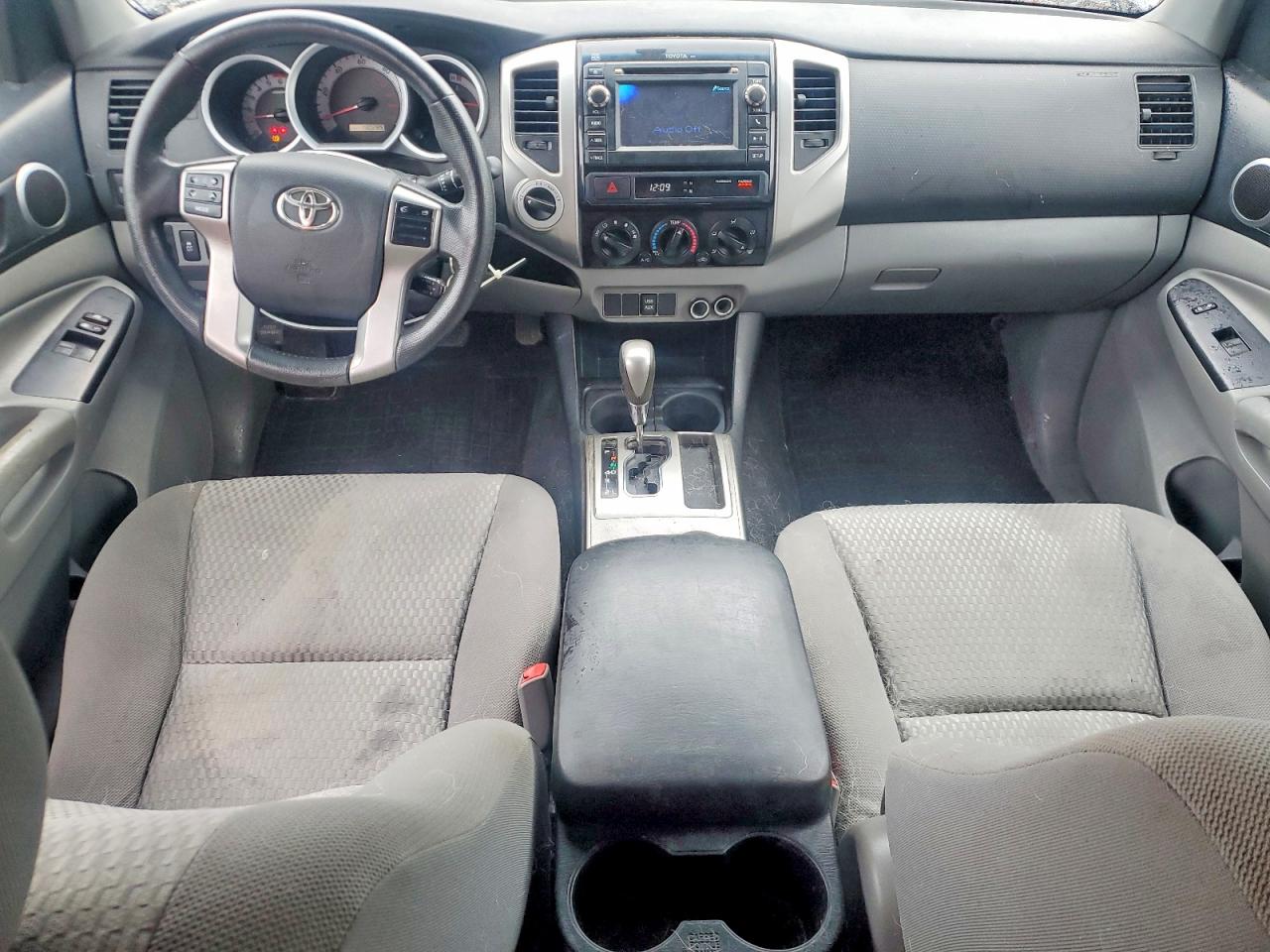 2013 TOYOTA TACOMA photo 8