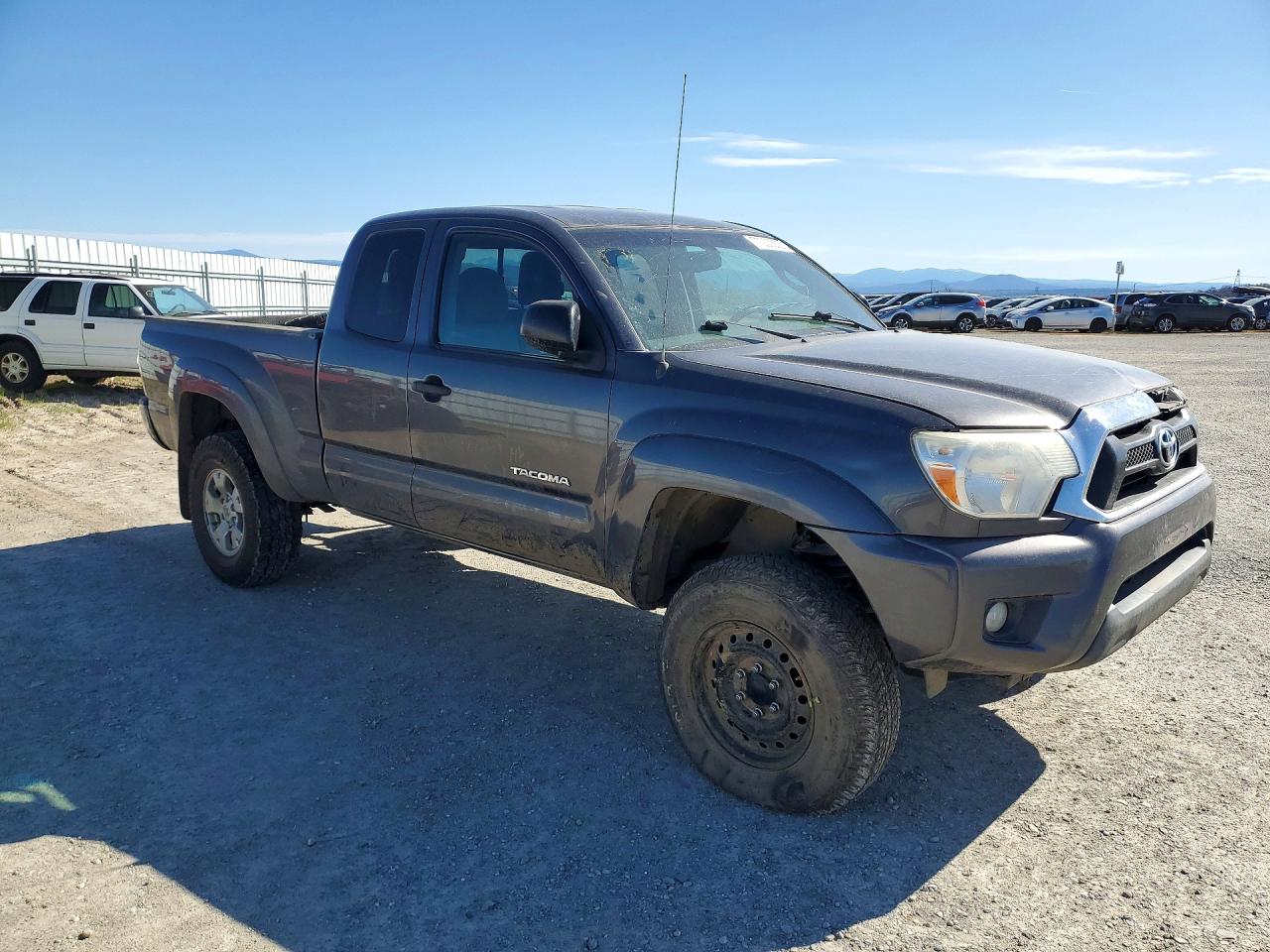 2013 TOYOTA TACOMA photo 4