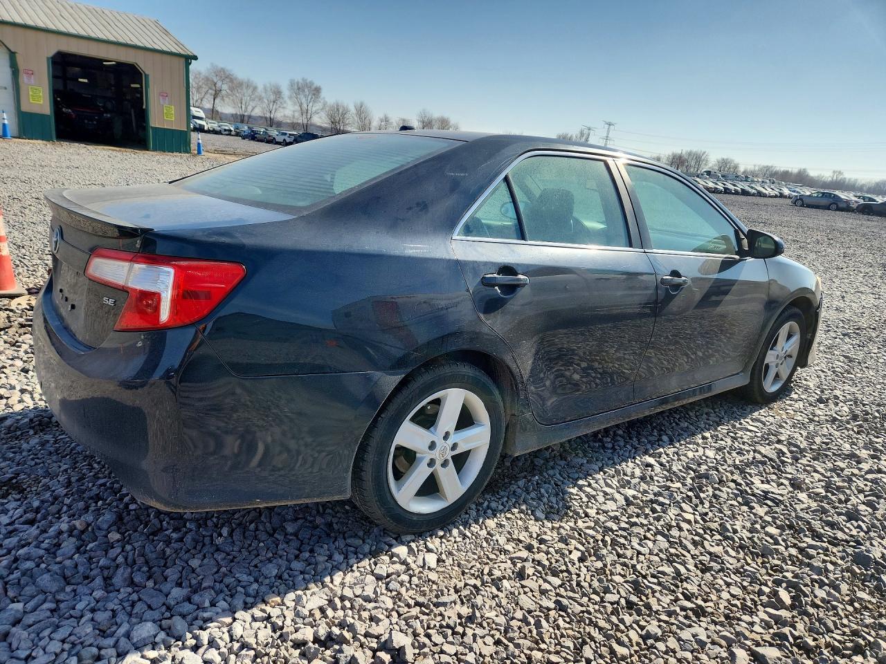 2012 TOYOTA CAMRY SE photo 7