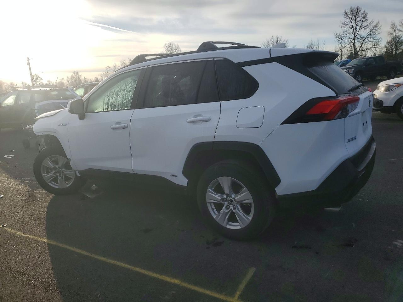 2021 TOYOTA RAV4 LE photo 2