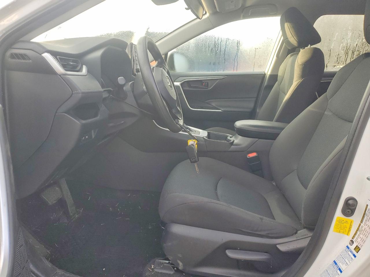 2021 TOYOTA RAV4 LE photo 7