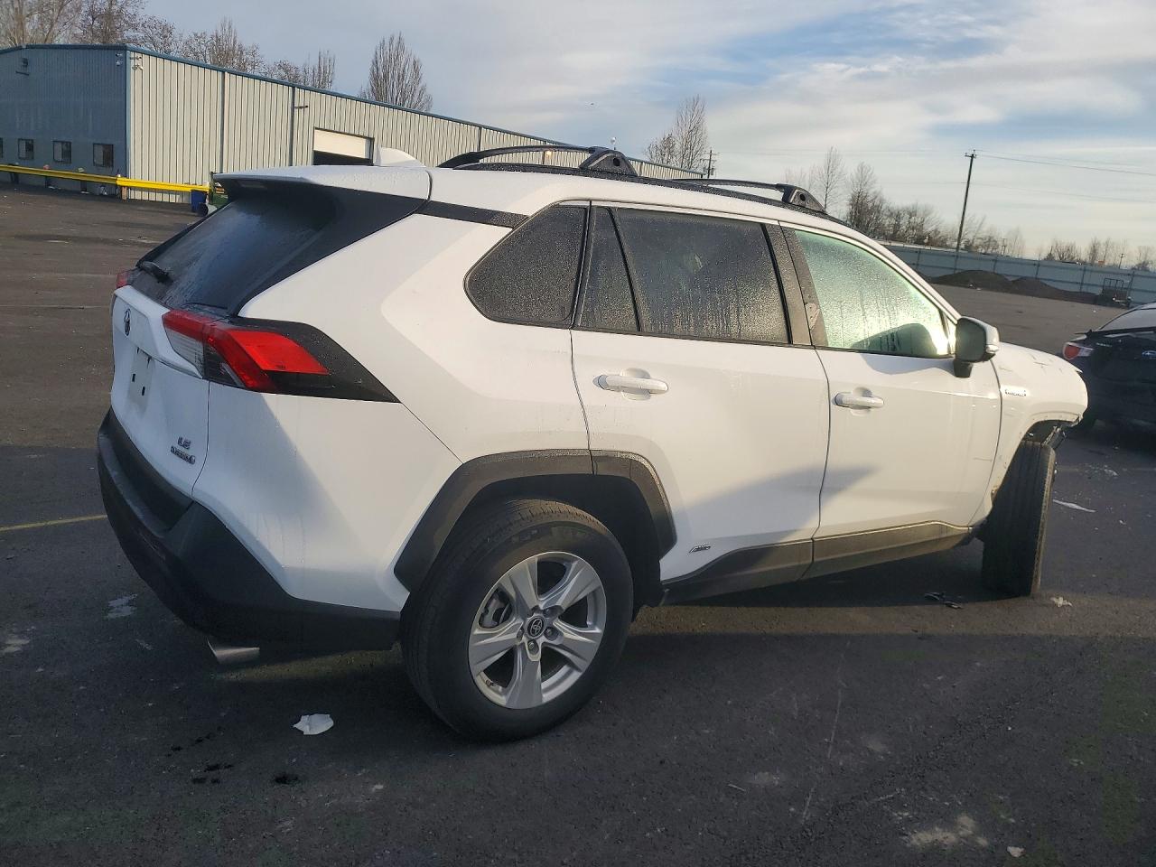 2021 TOYOTA RAV4 LE photo 3