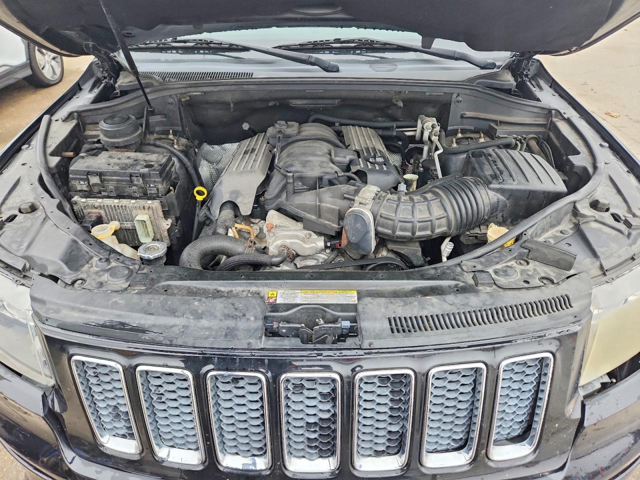 2012 JEEP GRAND CHEROKEE SRT-8 photo 12