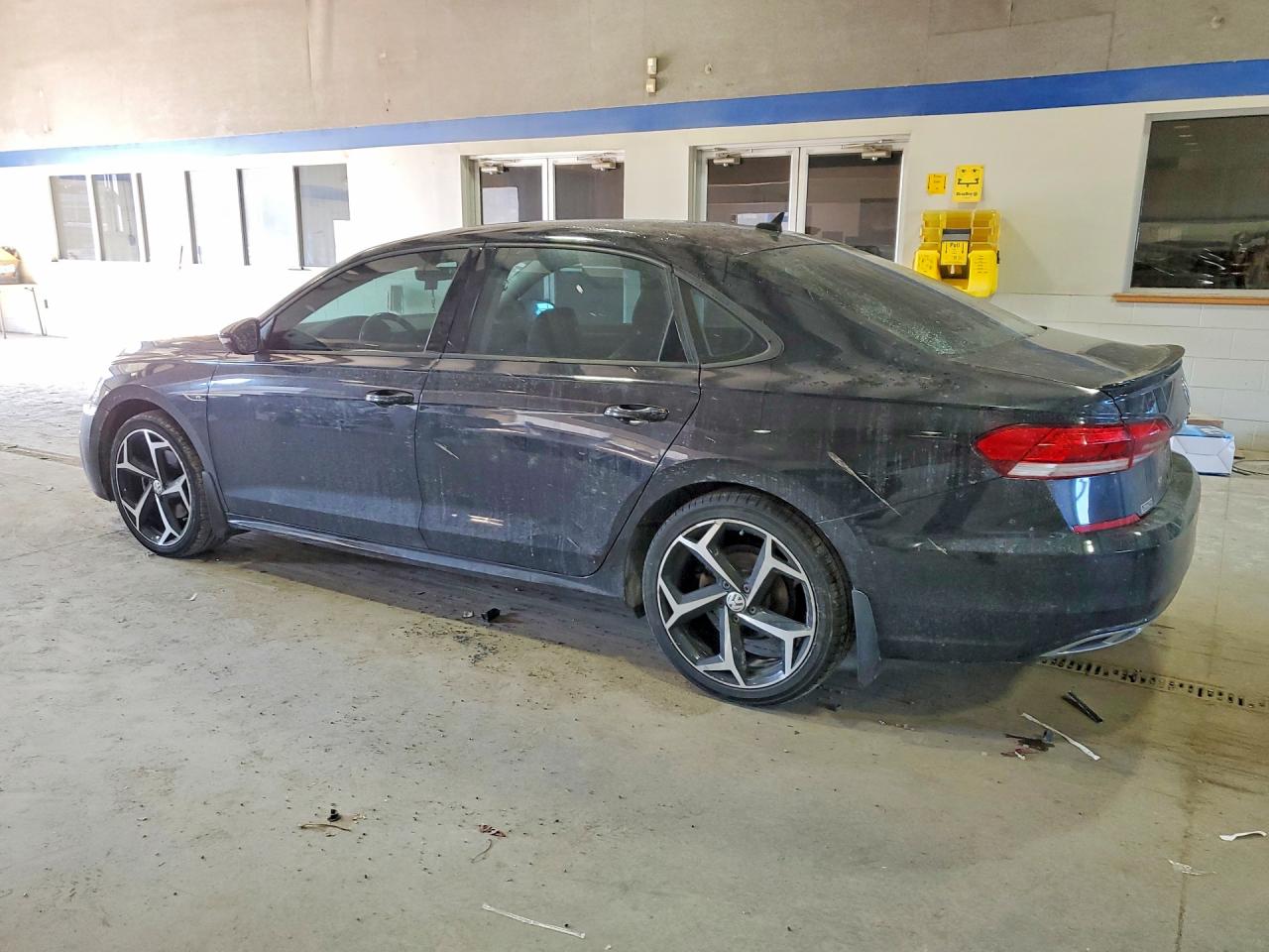 2020 VOLKSWAGEN PASSAT R-LINE photo 2