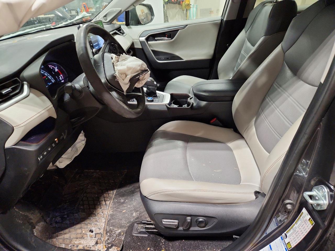 2019 TOYOTA RAV4 LIMITED photo 13