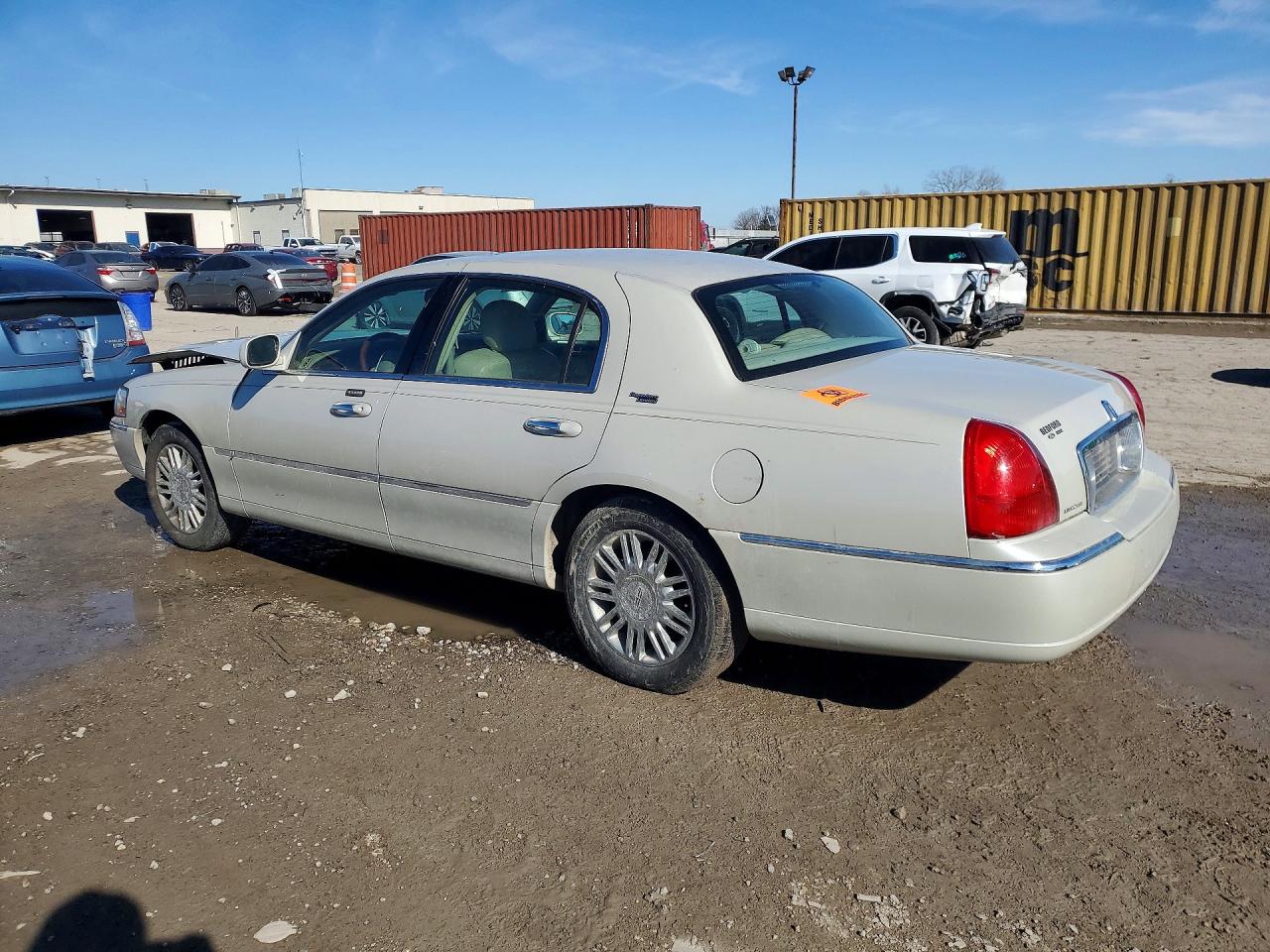 2007 LINCOLN TOWN CAR photo 3