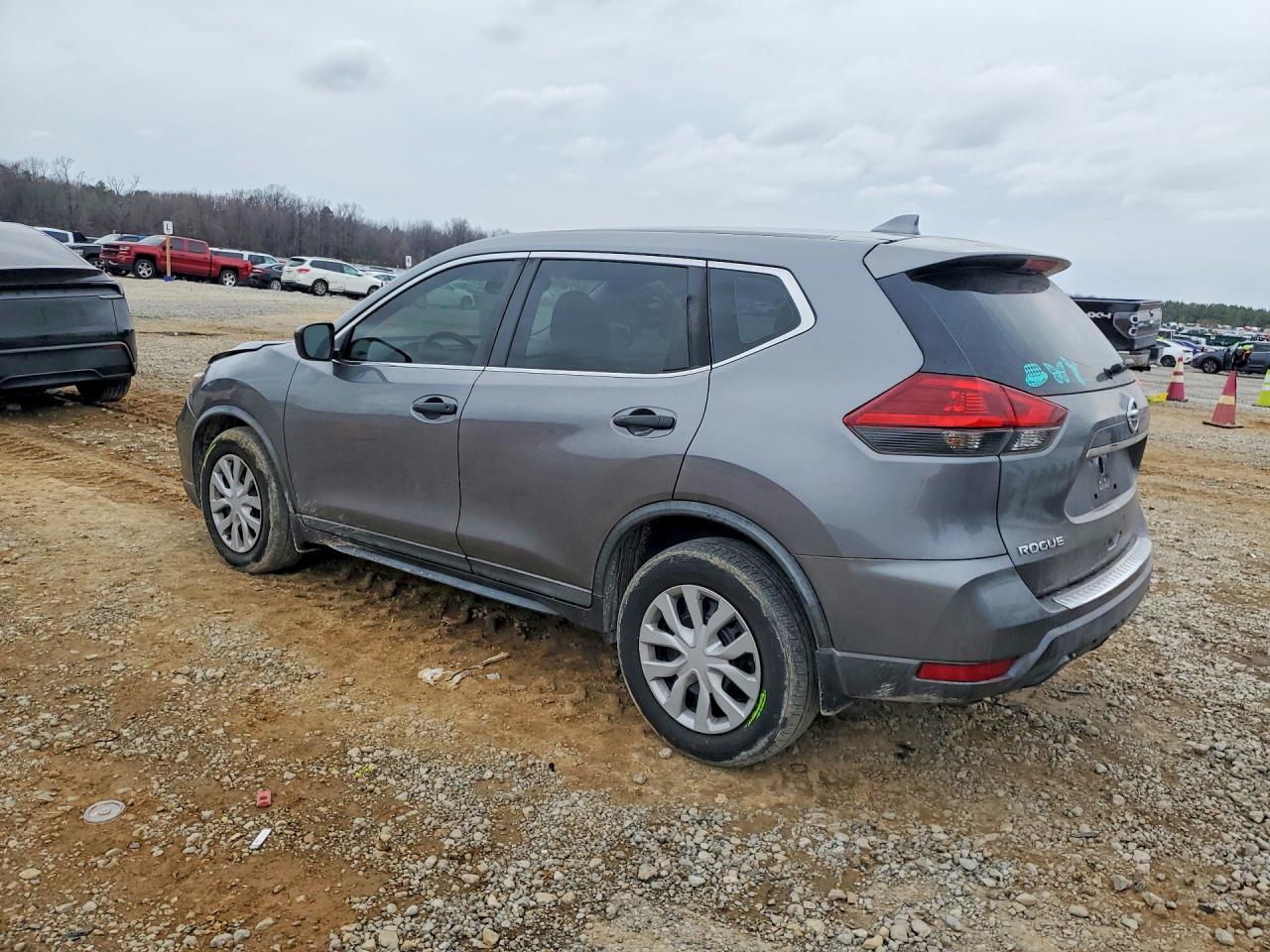 2018 NISSAN ROGUE S photo 2