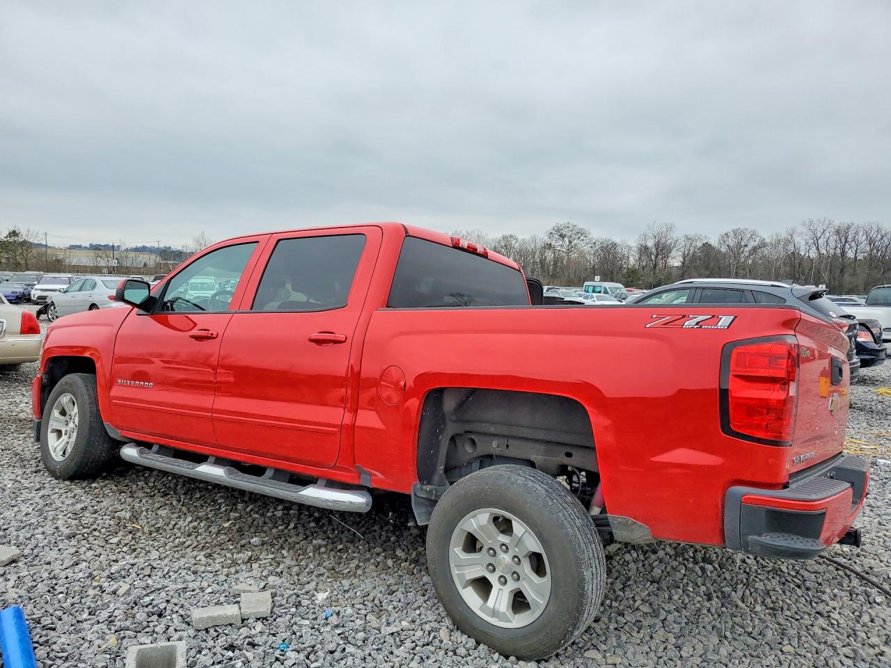2018 CHEVROLET SILVERADO K1500 LT photo 2
