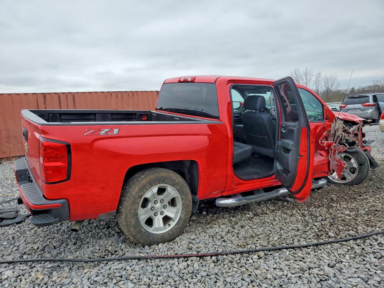 2018 CHEVROLET SILVERADO K1500 LT photo 3