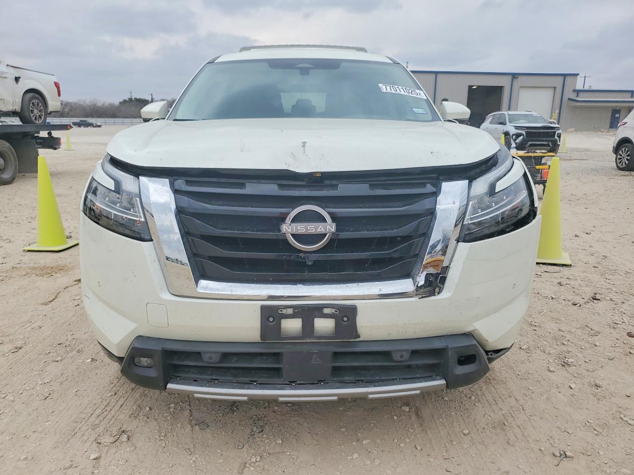 2023 NISSAN PATHFINDER SL photo 9