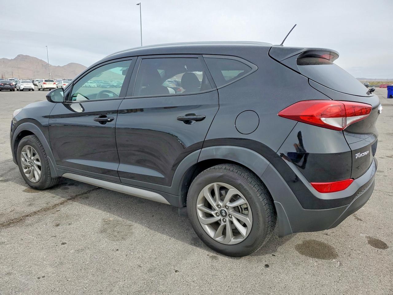2017 HYUNDAI TUCSON SE photo 2