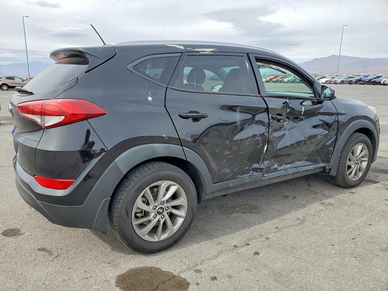 2017 HYUNDAI TUCSON SE photo 3