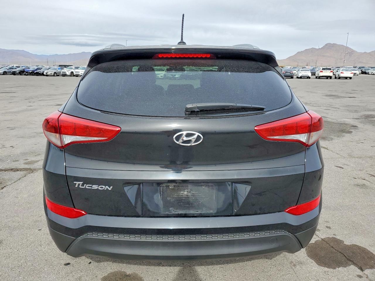 2017 HYUNDAI TUCSON SE photo 6