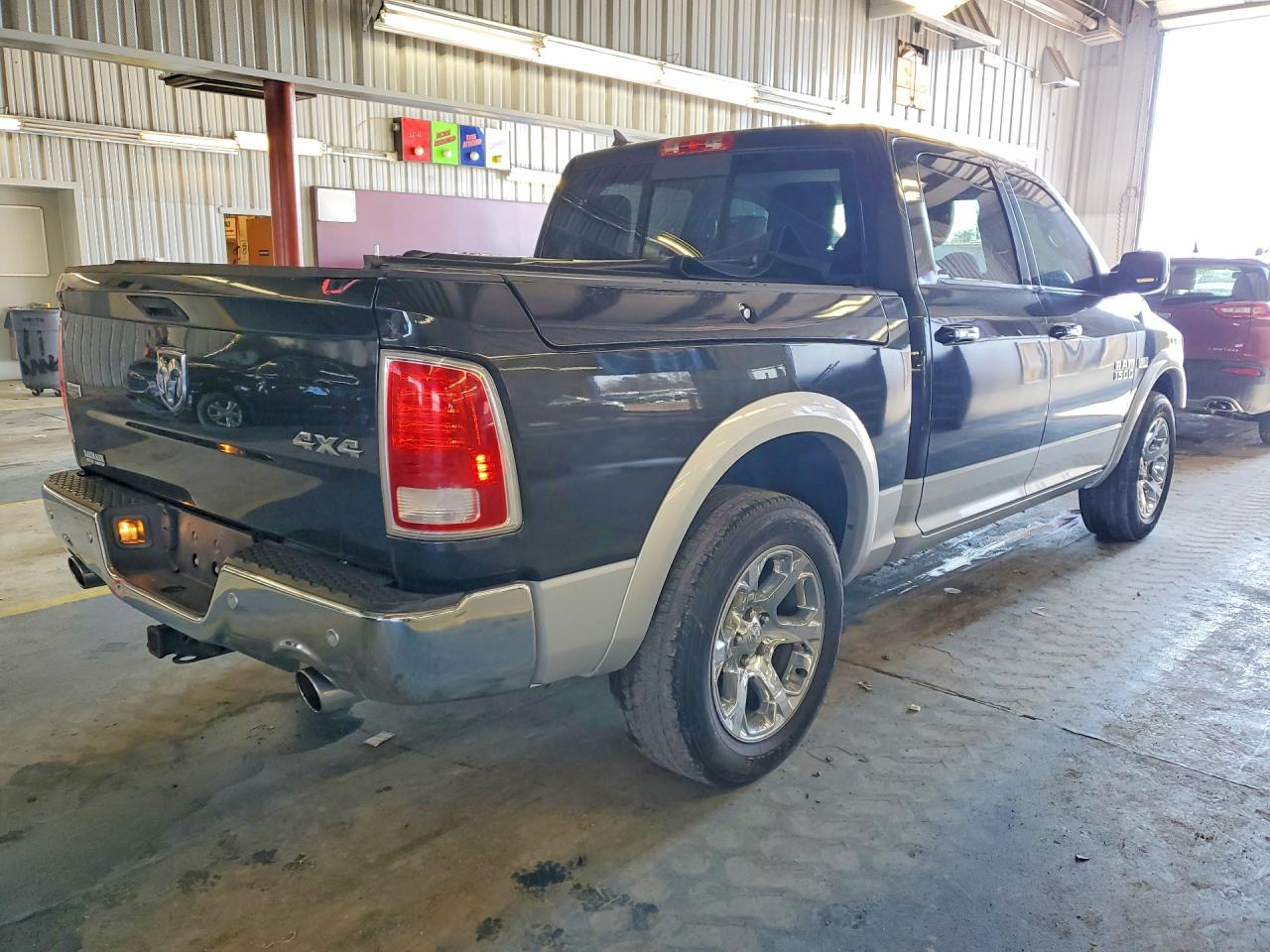 2016 RAM 1500 LARAMIE photo 5