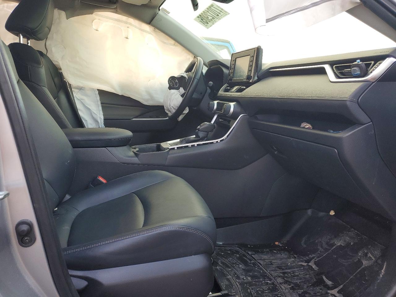 2022 TOYOTA RAV4 XLE PREMIUM photo 13