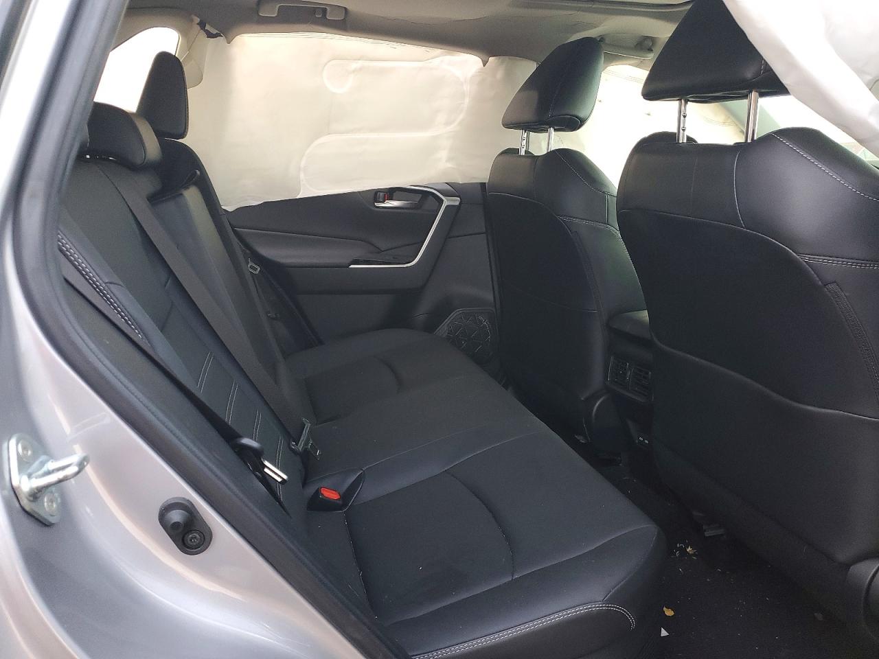 2022 TOYOTA RAV4 XLE PREMIUM photo 19