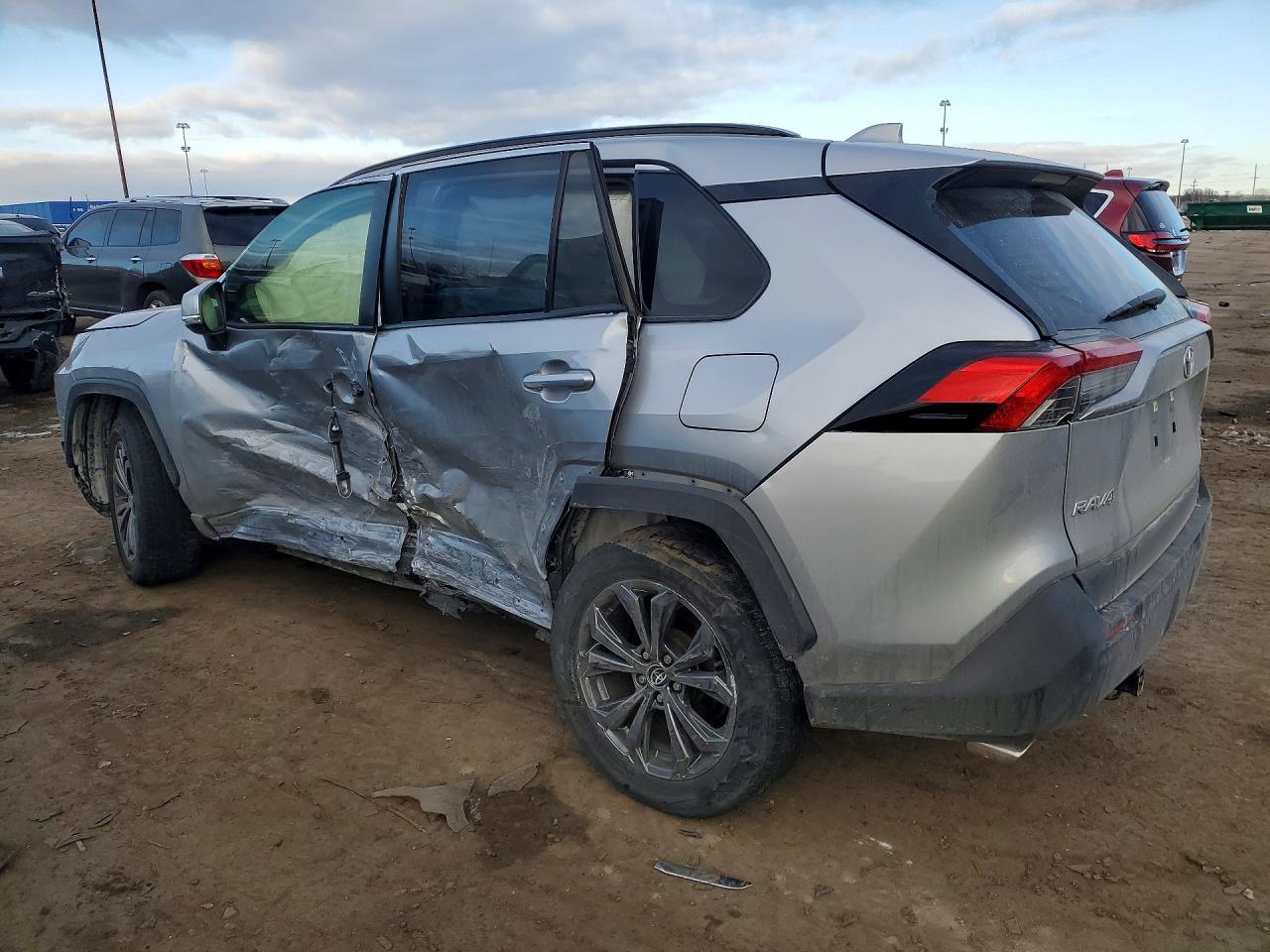 2022 TOYOTA RAV4 XLE PREMIUM photo 3