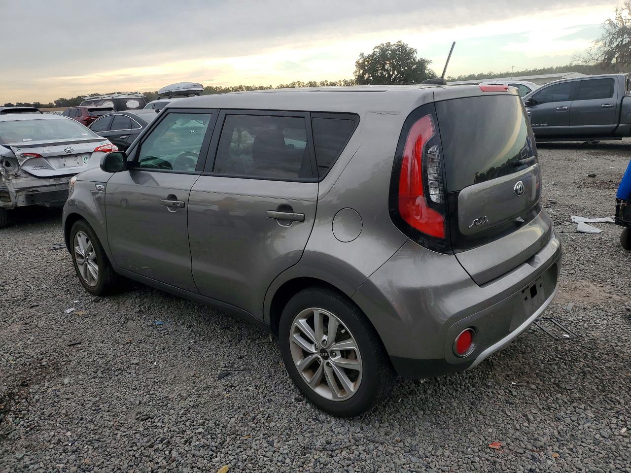 2017 KIA SOUL + photo 4