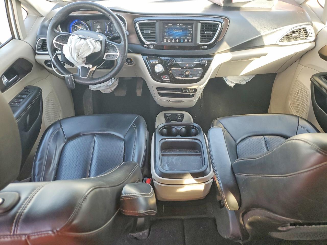 2021 CHRYSLER VOYAGER LXI photo 8