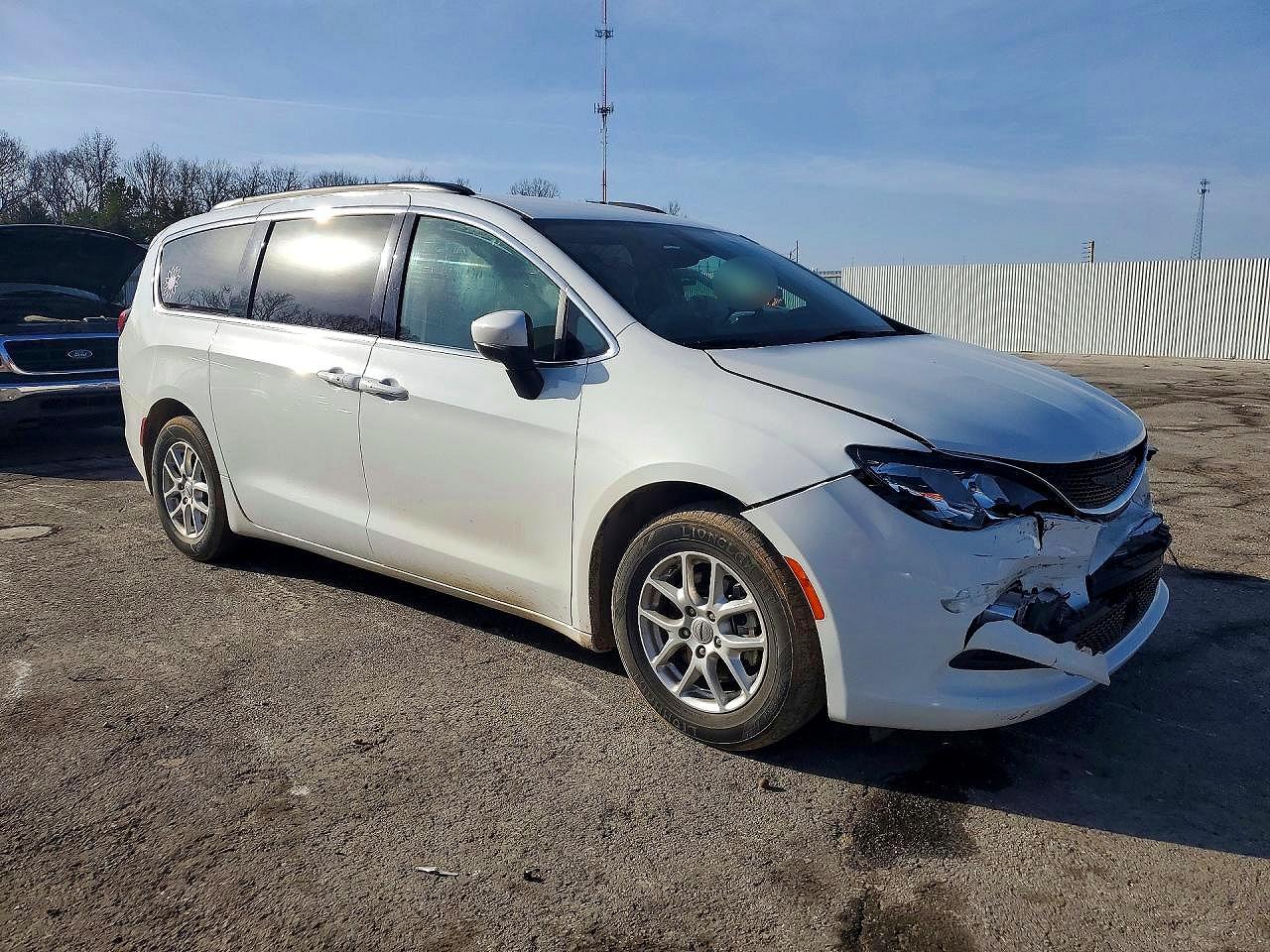 2021 CHRYSLER VOYAGER LXI photo 4