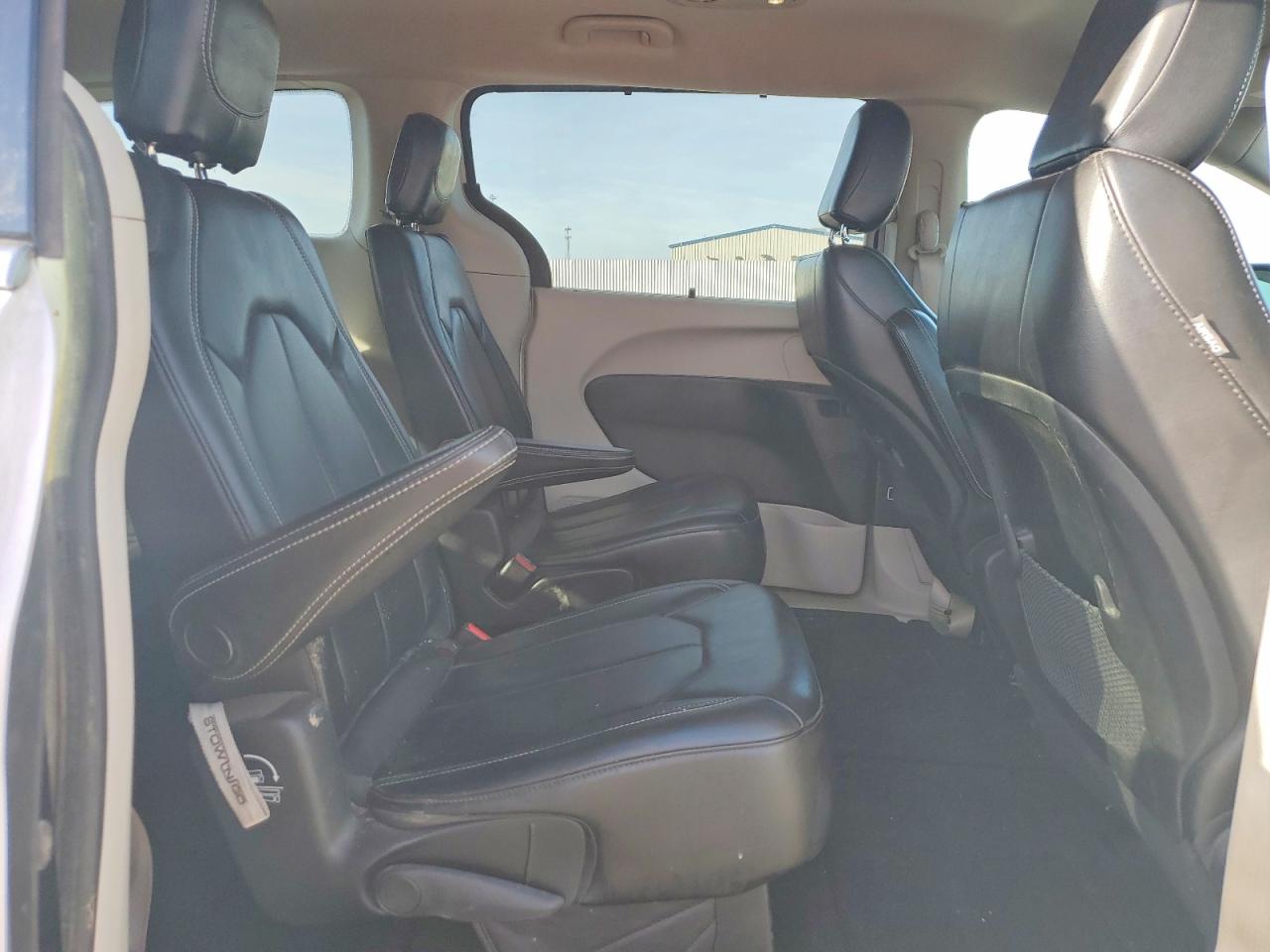2021 CHRYSLER VOYAGER LXI photo 11