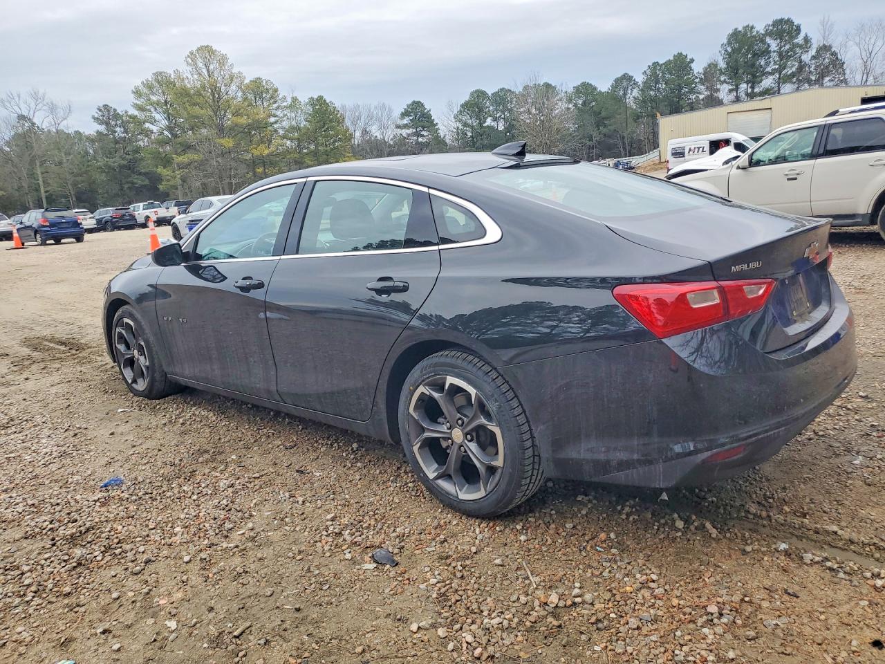 2023 CHEVROLET MALIBU LT photo 4