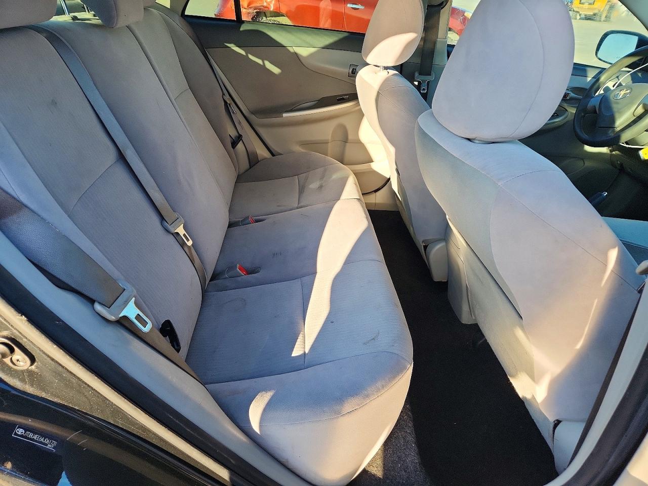 2010 TOYOTA COROLLA LE photo 19