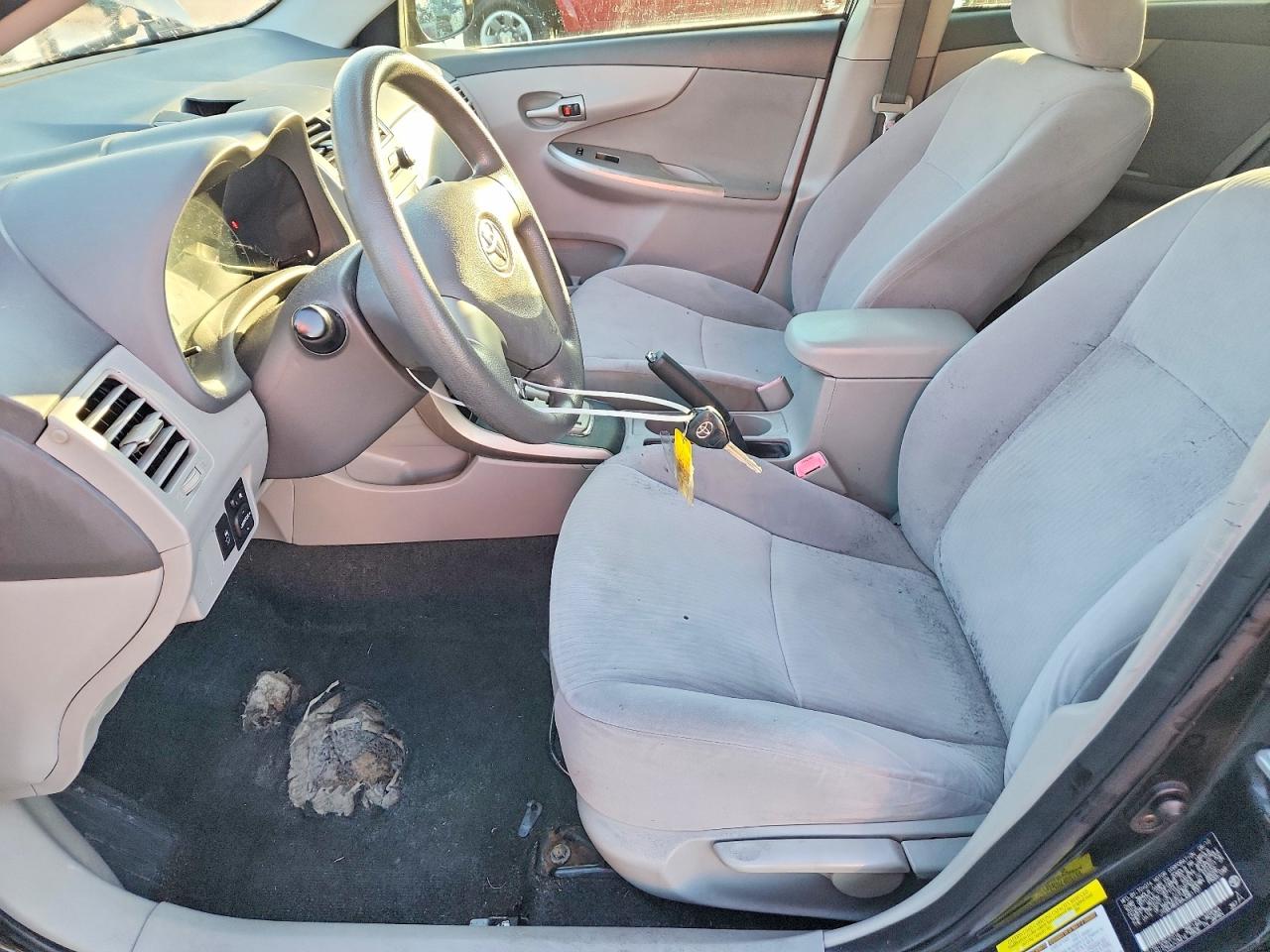 2010 TOYOTA COROLLA LE photo 13