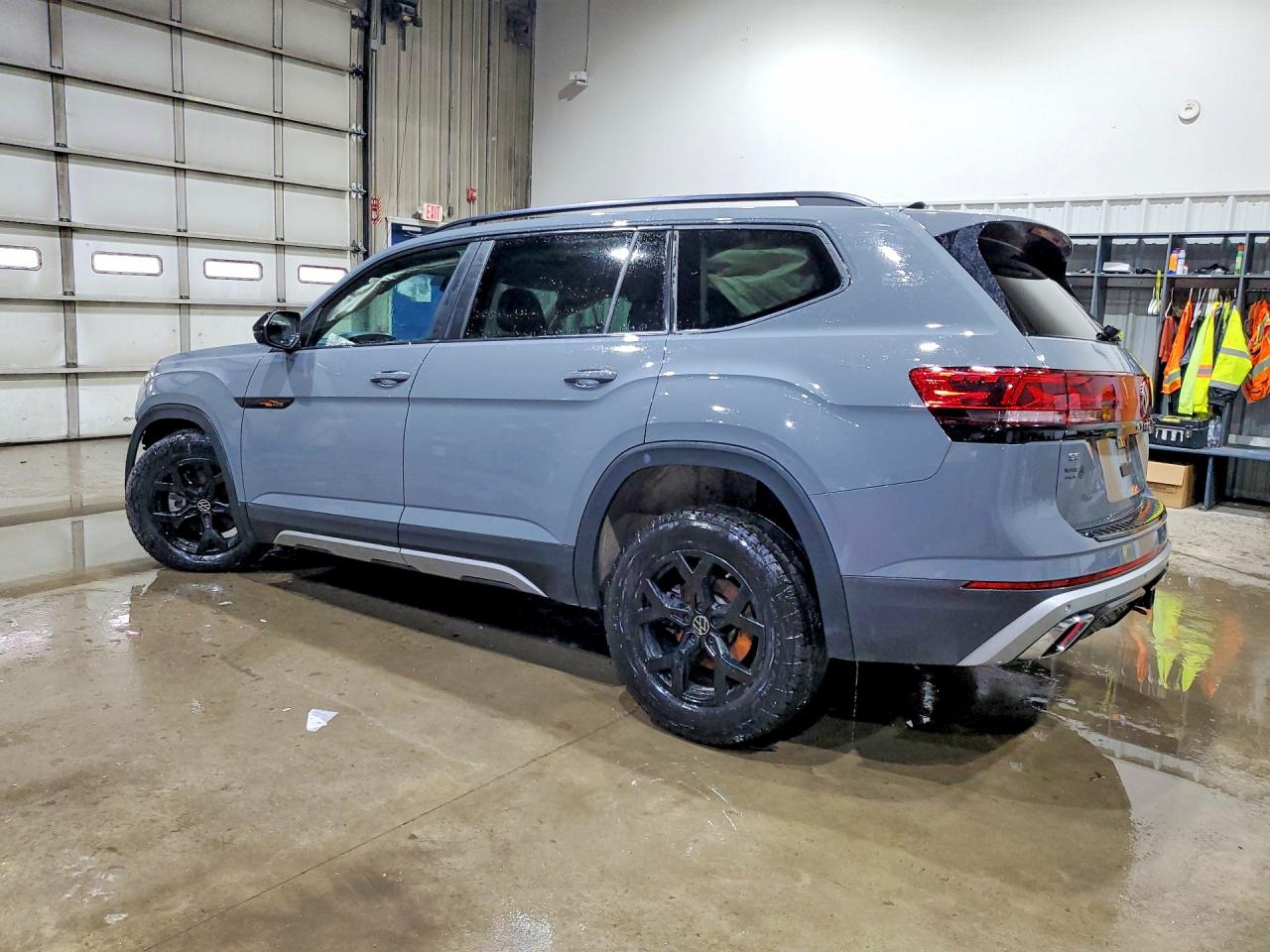 2024 VOLKSWAGEN ATLAS PEAK EDITION SE photo 5