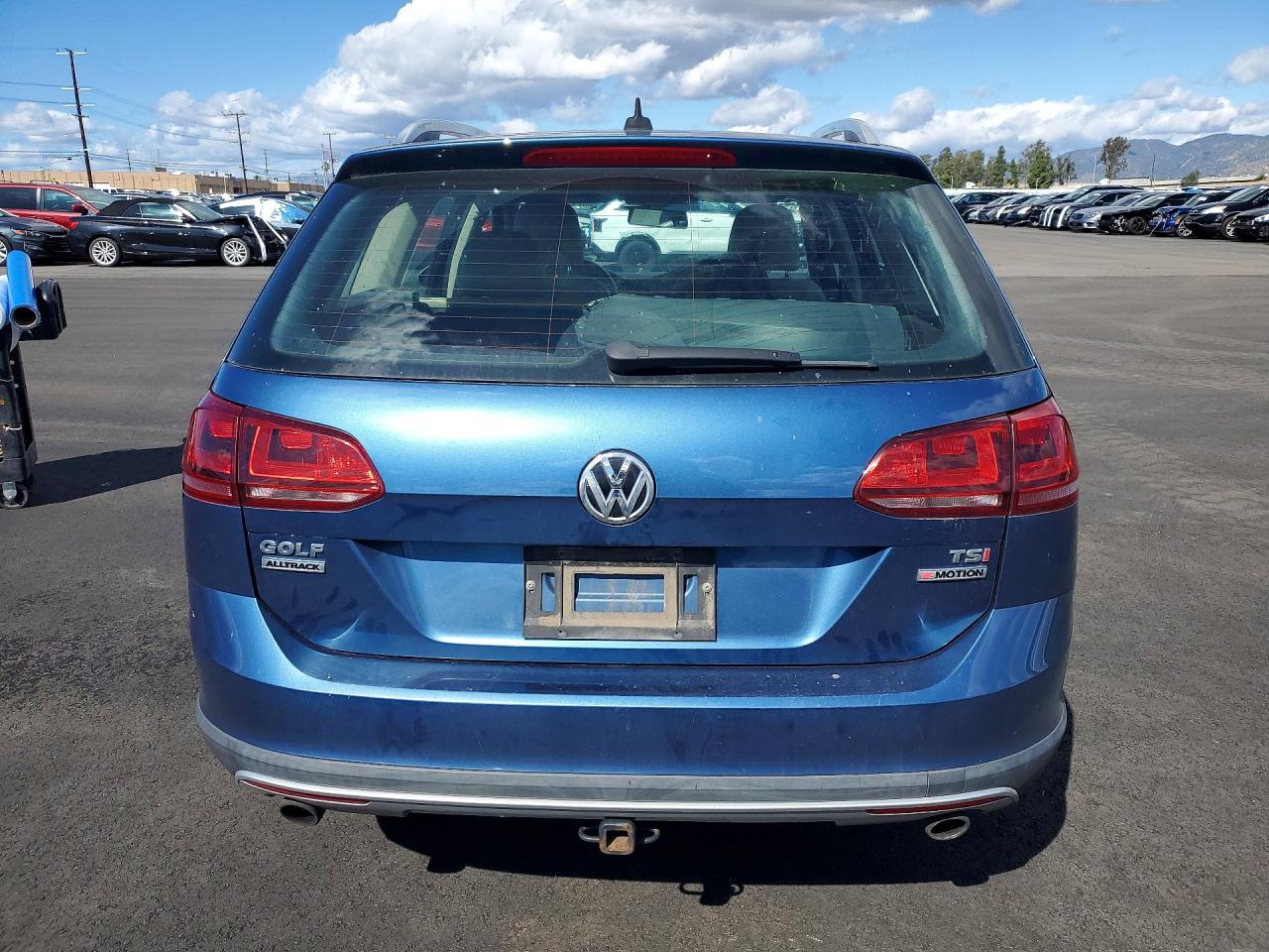 2017 VOLKSWAGEN GOLF ALLTRACK S photo 11