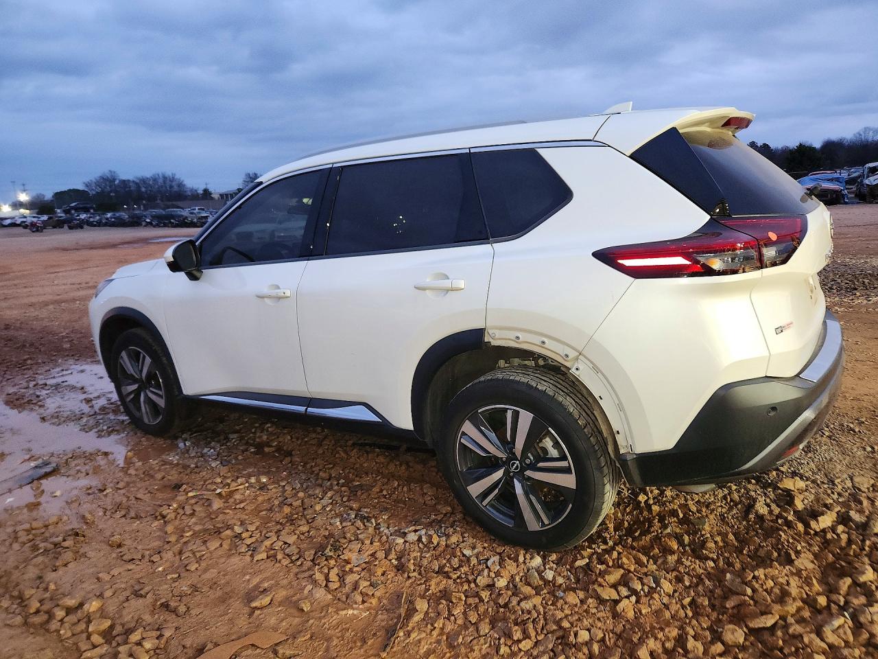 2023 NISSAN ROGUE SL photo 3