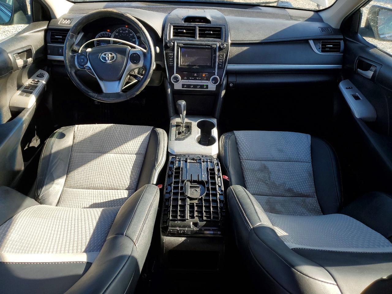 2014 TOYOTA CAMRY SE photo 8