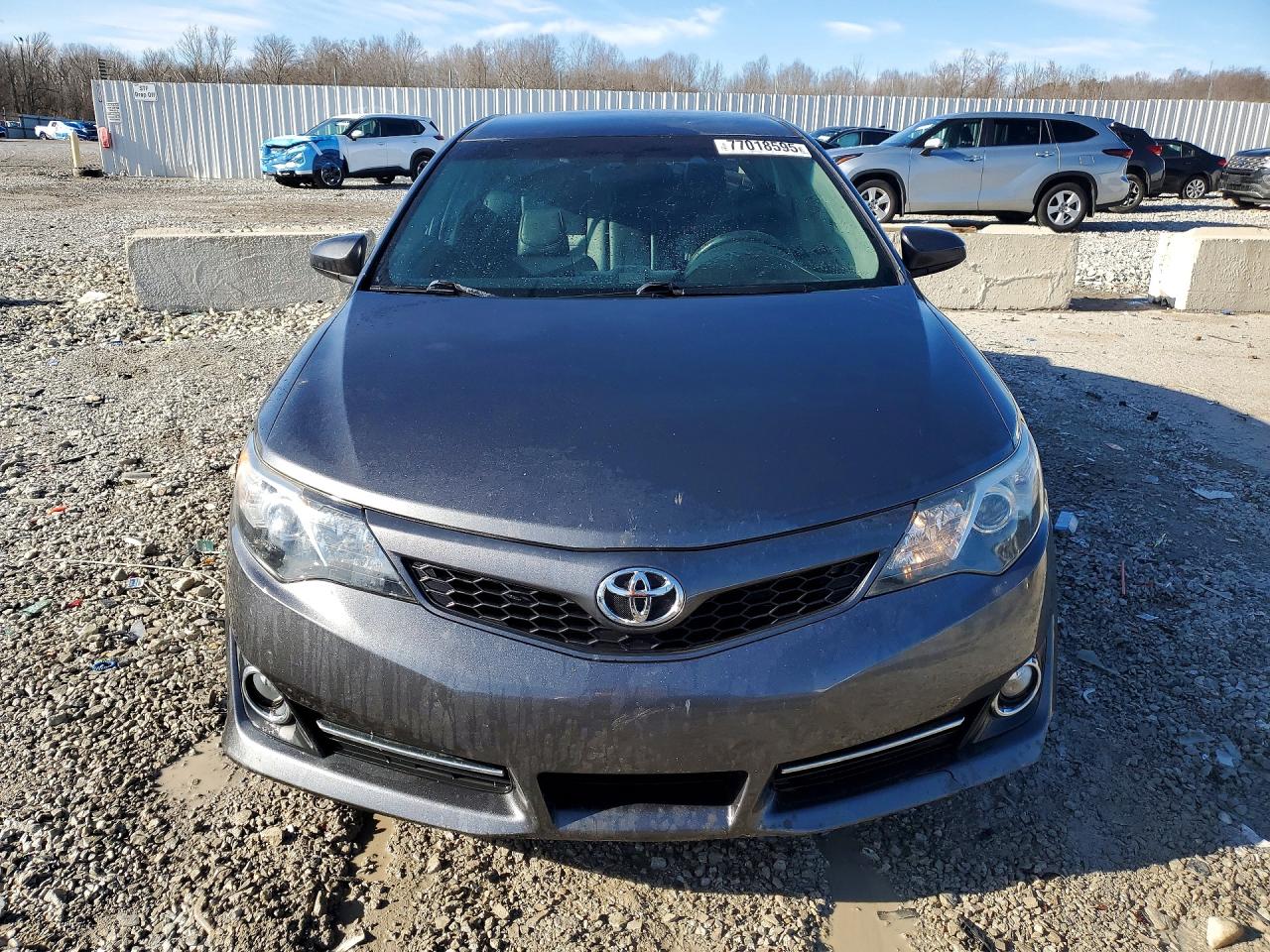 2014 TOYOTA CAMRY SE photo 5
