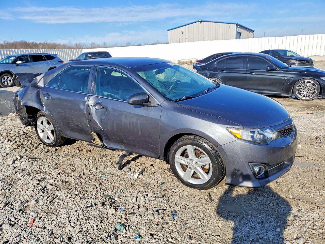 2014 TOYOTA CAMRY SE photo 4