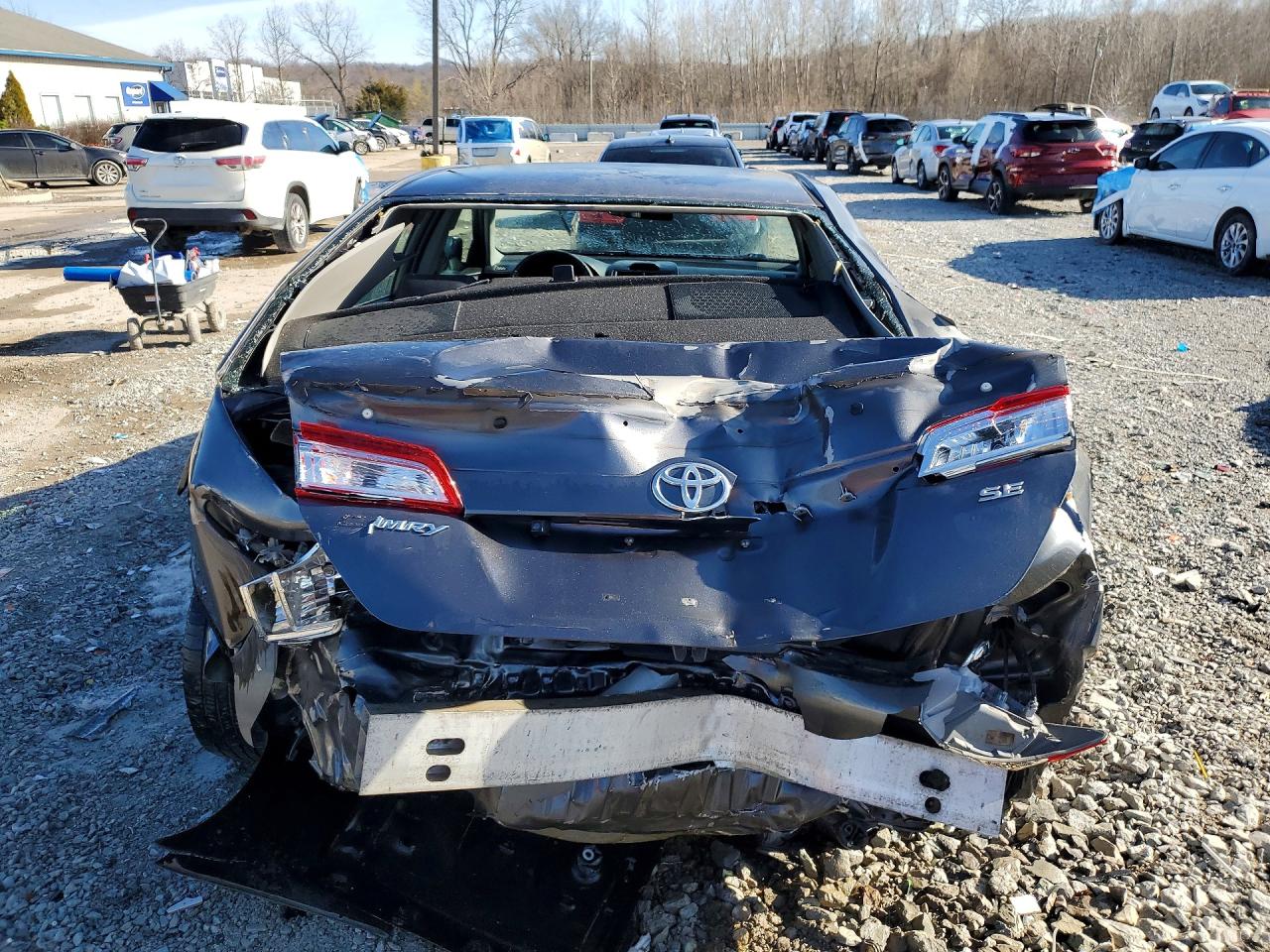 2014 TOYOTA CAMRY SE photo 6