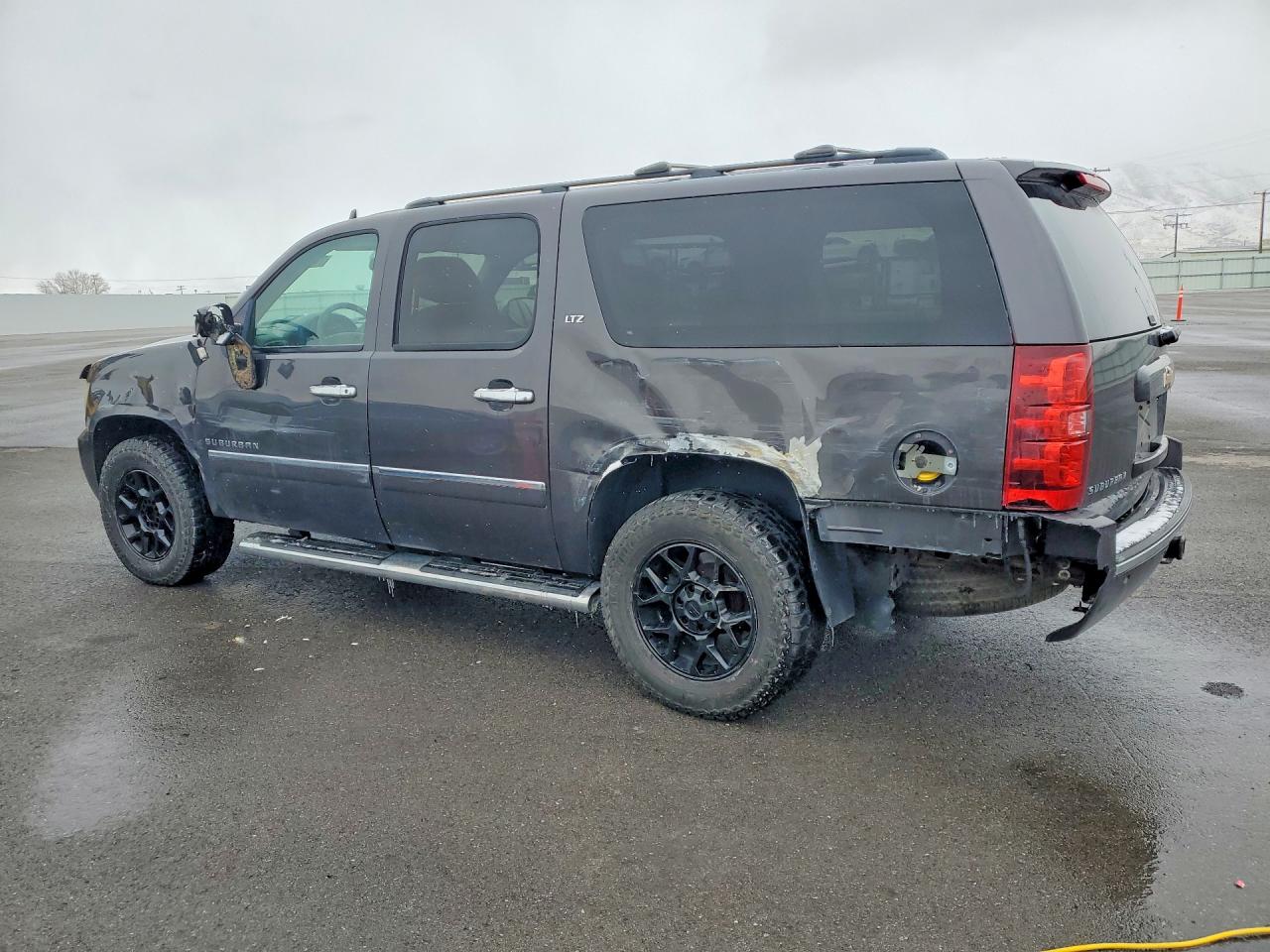 2010 CHEVROLET SUBURBAN K1500 LTZ photo 3