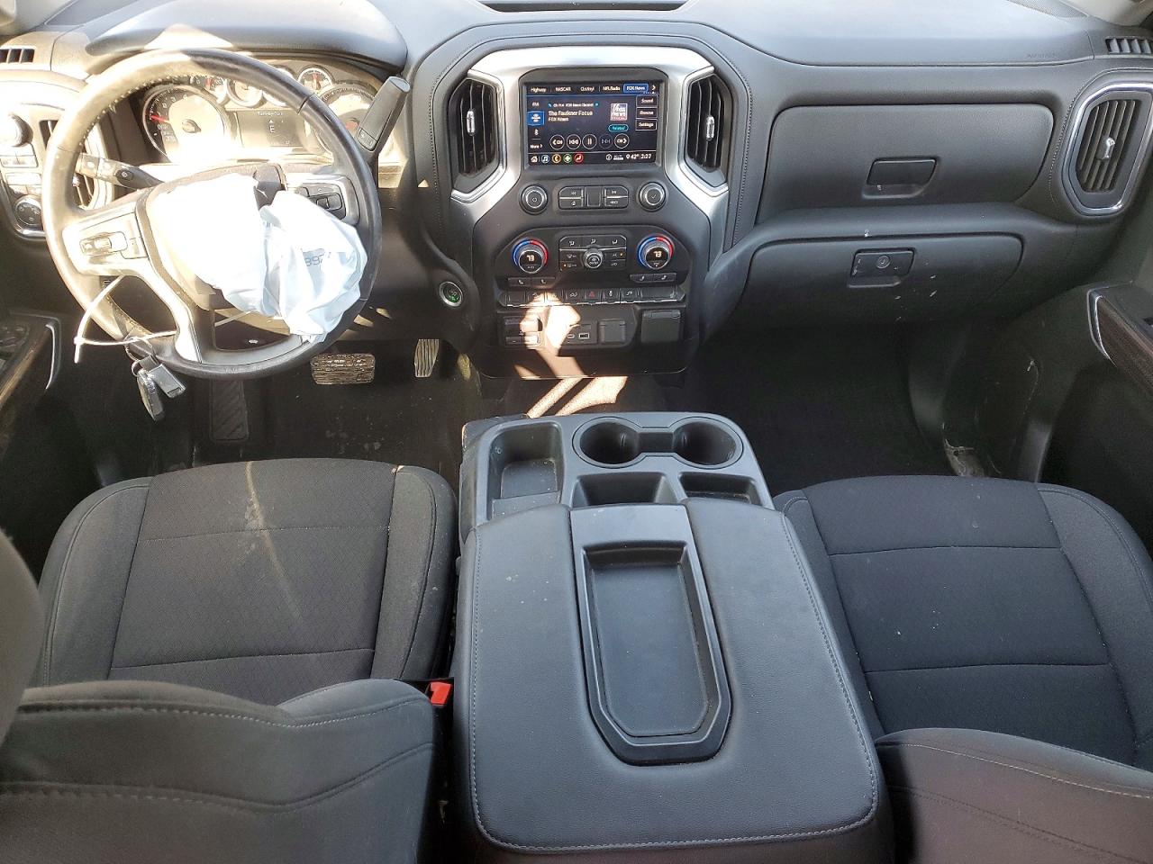 2020 CHEVROLET SILVERADO K1500 LT photo 8