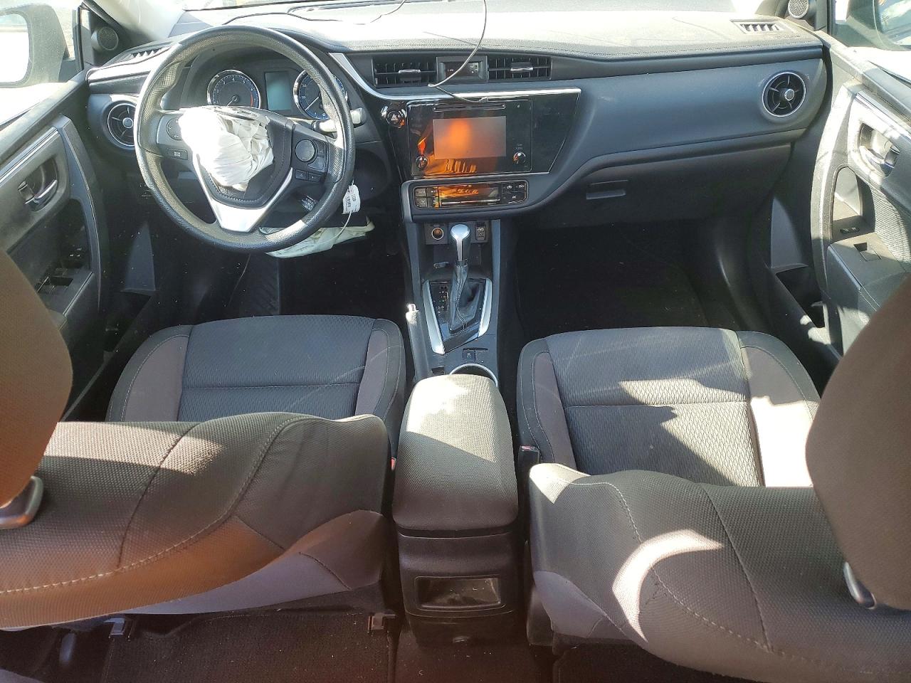 2018 TOYOTA COROLLA L photo 8