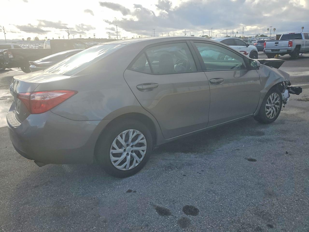 2018 TOYOTA COROLLA L photo 3
