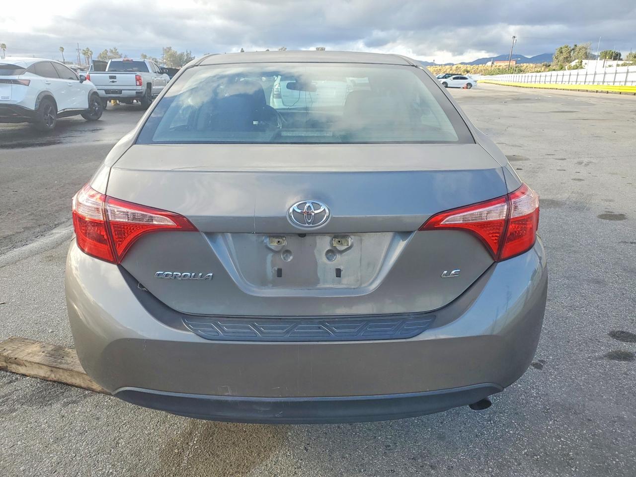 2018 TOYOTA COROLLA L photo 6