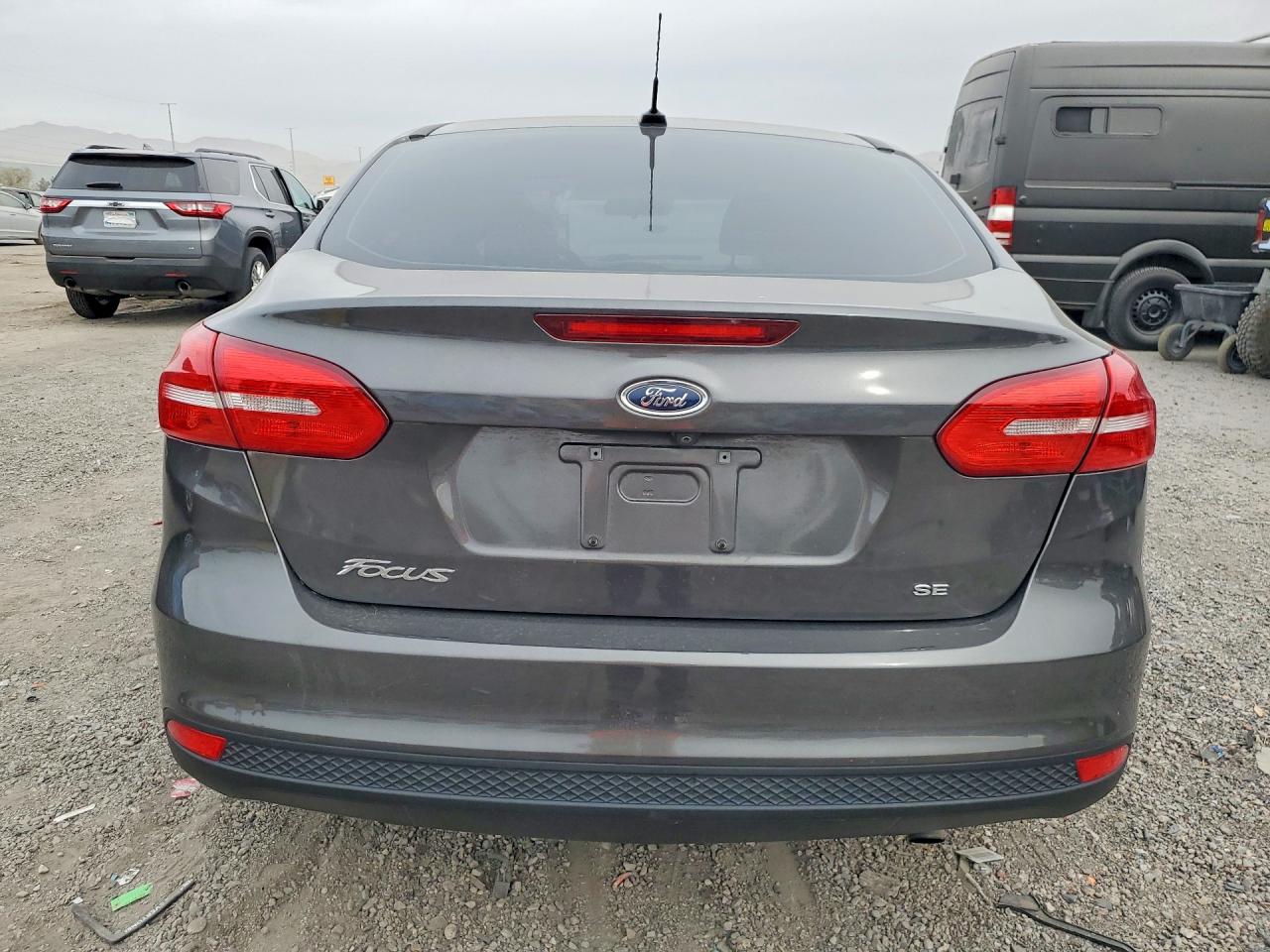2017 FORD FOCUS SE photo 11