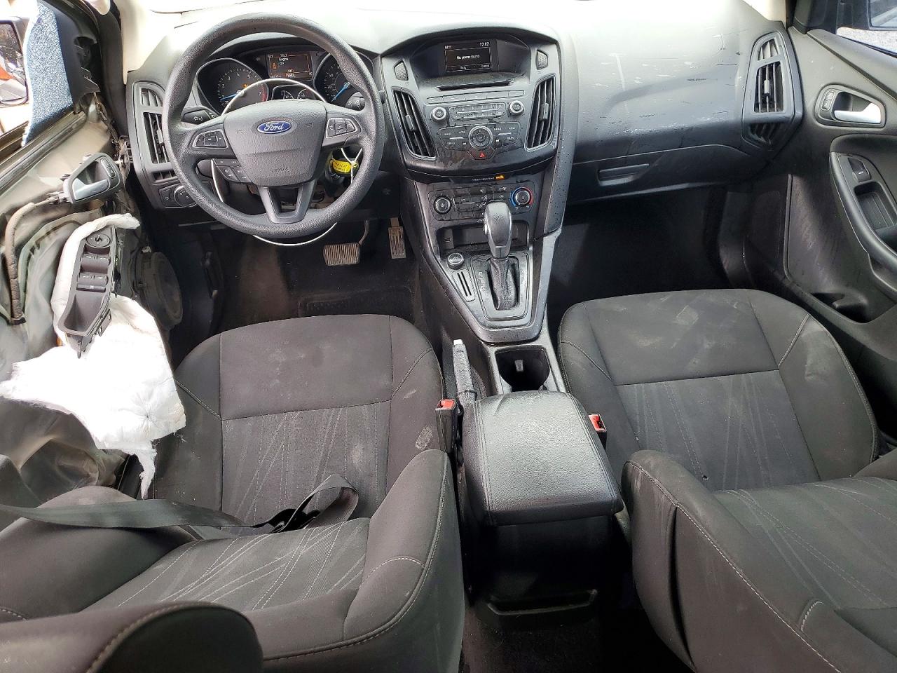 2017 FORD FOCUS SE photo 15