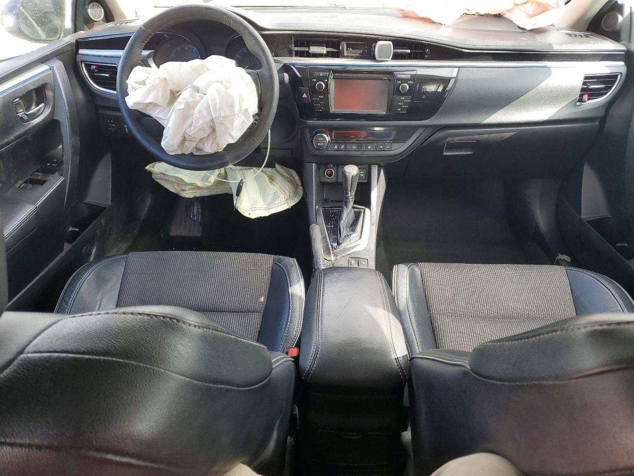 2015 TOYOTA COROLLA photo 8