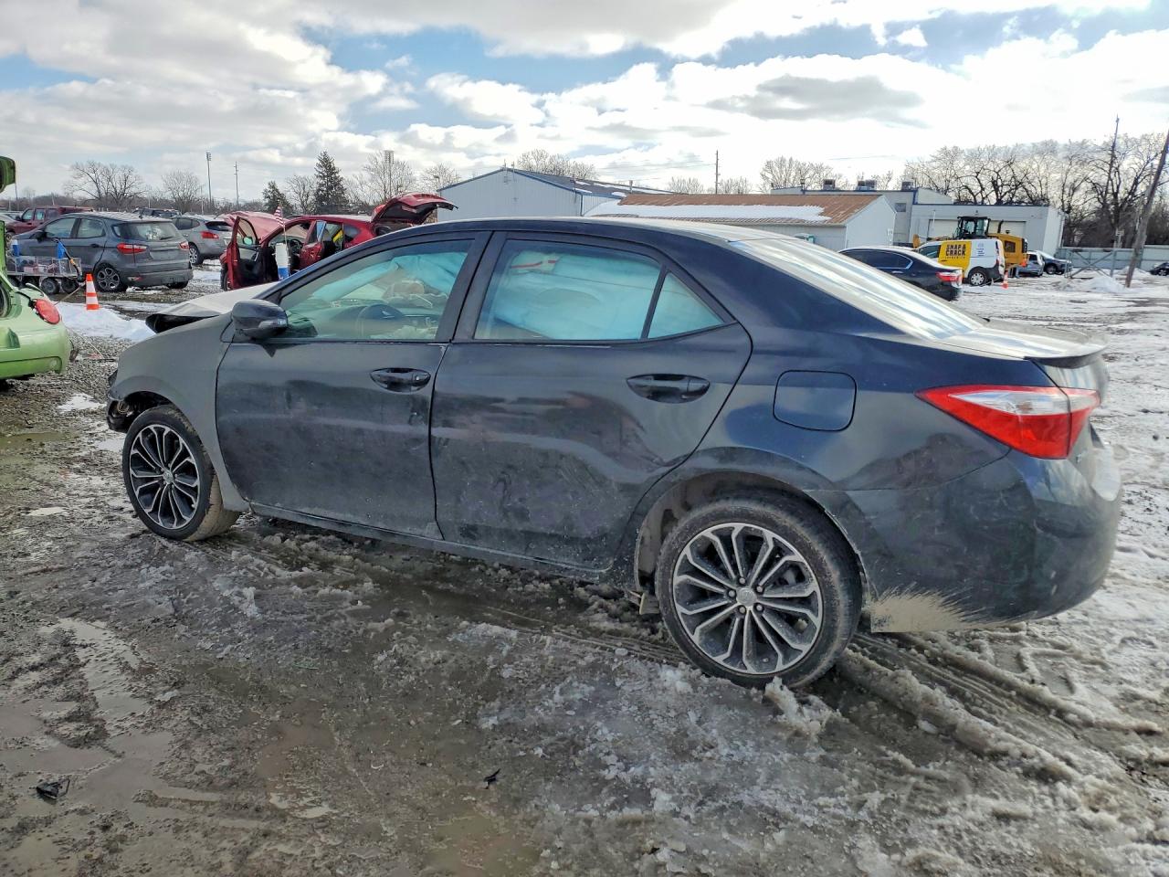 2015 TOYOTA COROLLA photo 2
