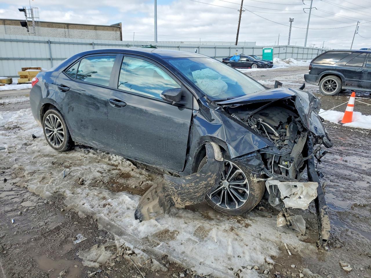 2015 TOYOTA COROLLA photo 4