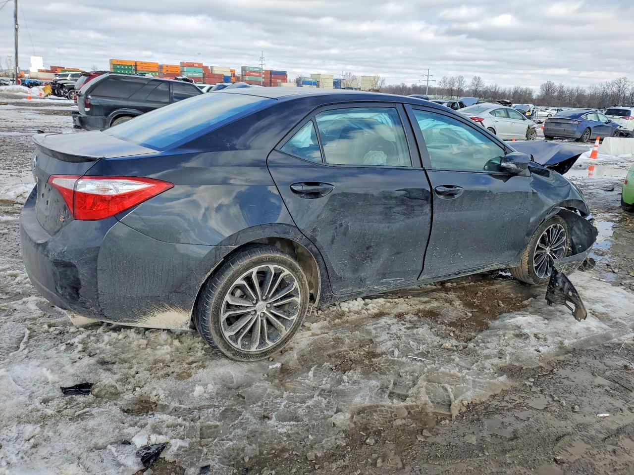 2015 TOYOTA COROLLA photo 3
