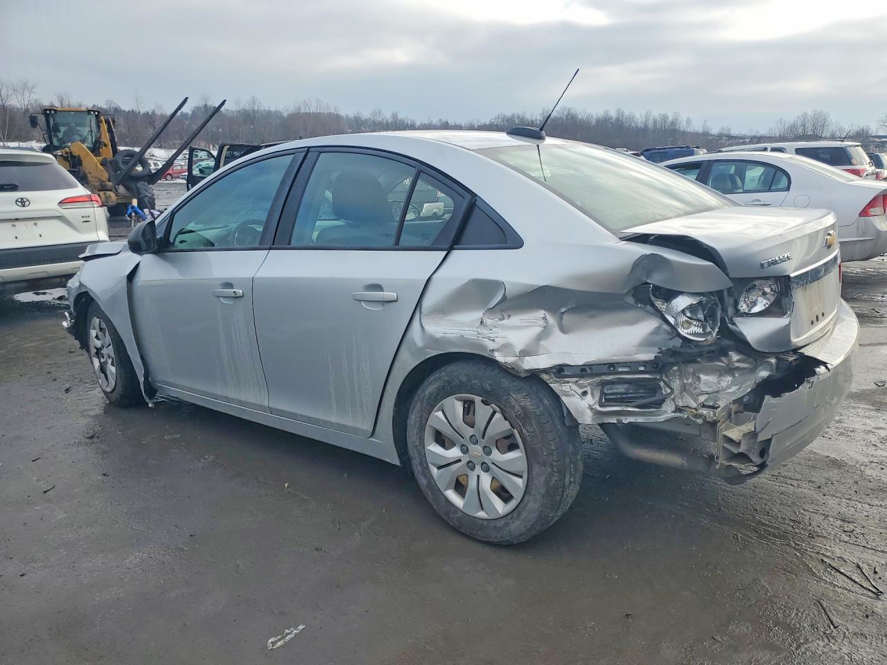 2015 CHEVROLET CRUZE LS photo 2