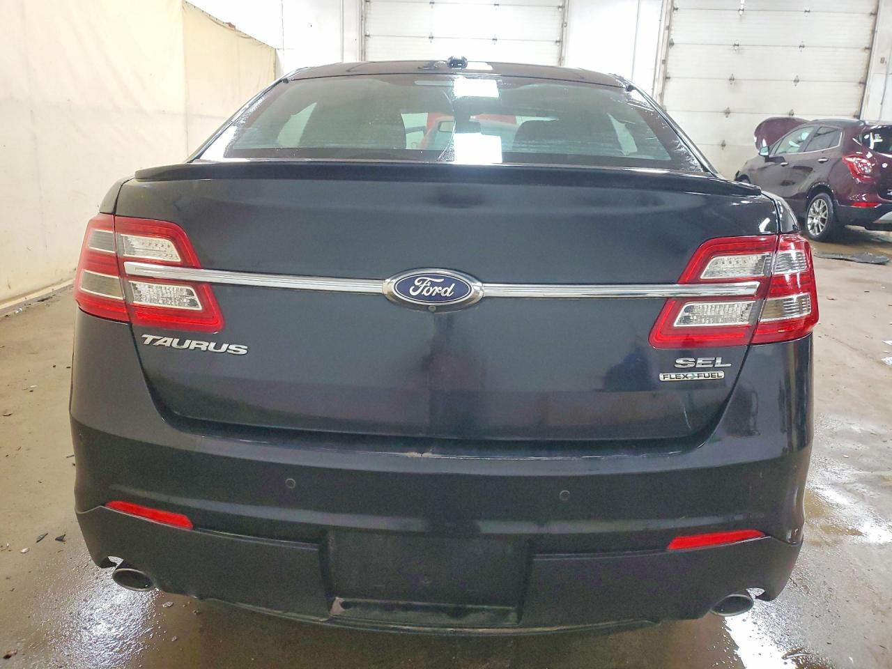 2015 FORD TAURUS SEL photo 6
