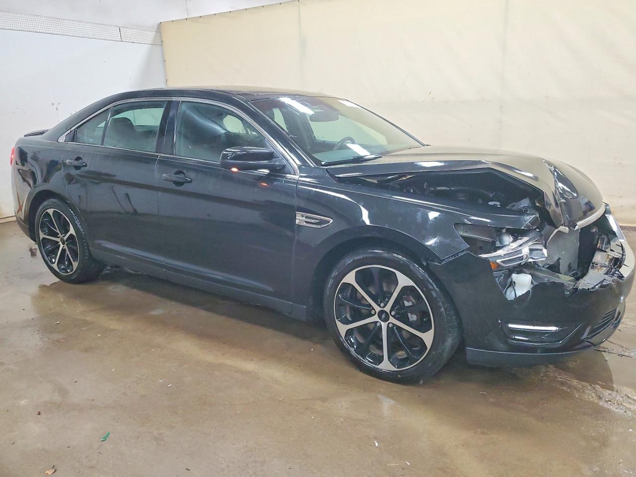 2015 FORD TAURUS SEL photo 4